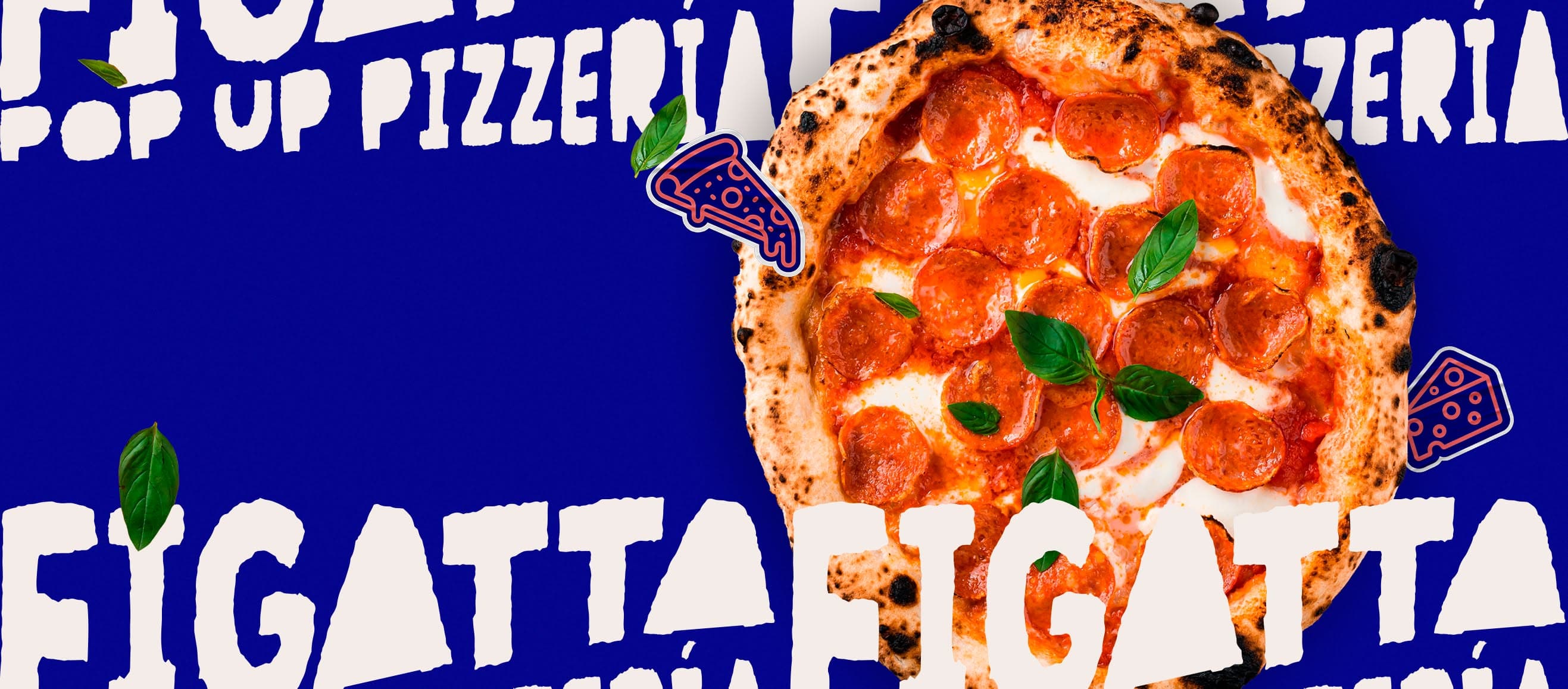 Pizzas de Figatta saliendo del horno de leña